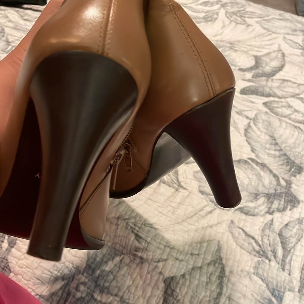 Divinity brown booties - Picture 2 of 3